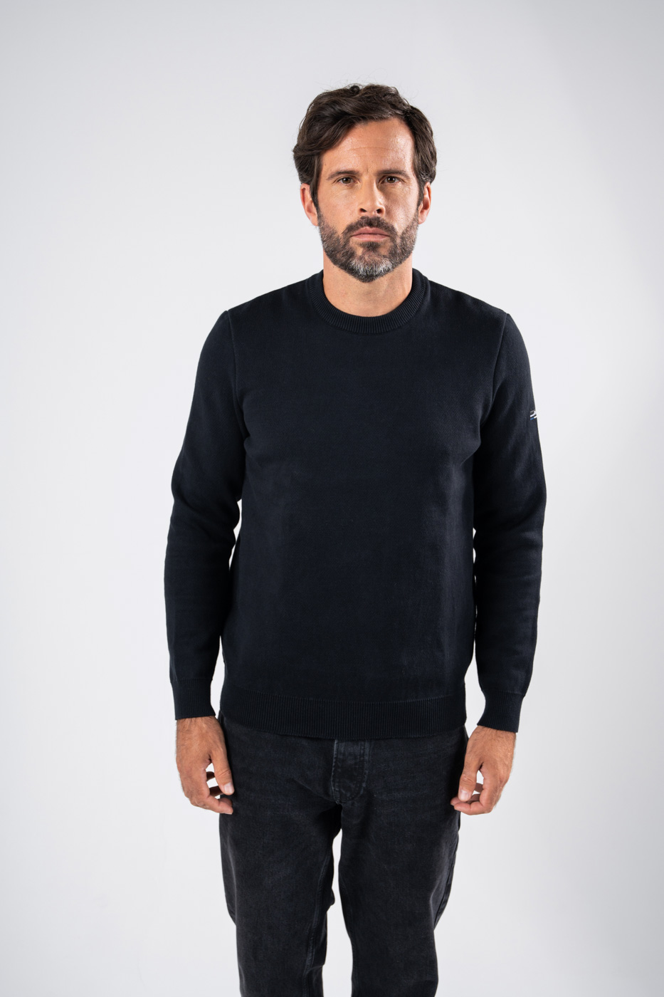 Man wearing Semper Invicta anti-laceration round-neck sweater